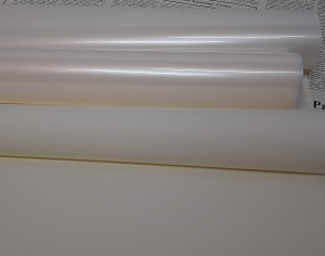 Бумага-калька  для упаковки цветов и подарков  бело-молочный перламутр .( 60х1000 см )