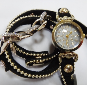 часы-браслет   ( 1476 ) .