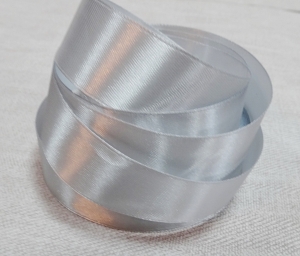 Лента атласная 25 мм(цв171 / 23 метра)бело-серый