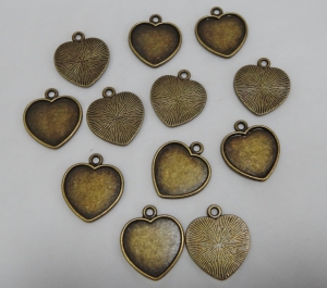 Минидекор сердечко  (10 шт -диаметр 2 см )